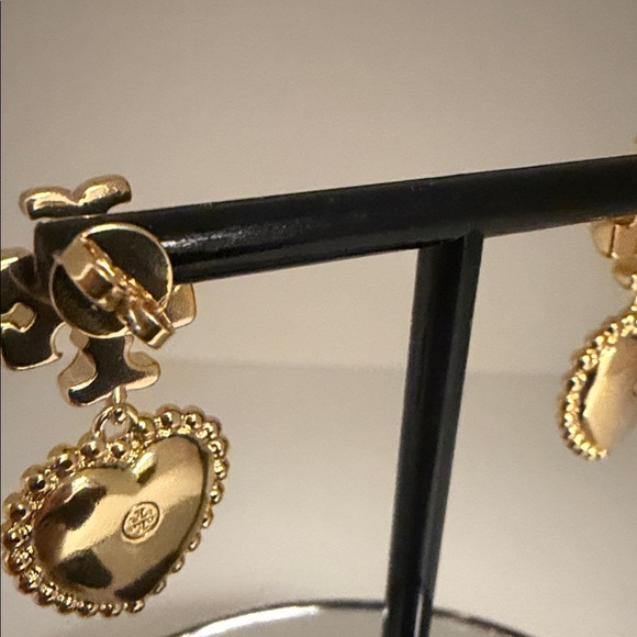 Authentic Tory Burch Nature Shell Roxanne Heart Shaped Gold Plated MOP Earrings - Picture 8 of 9